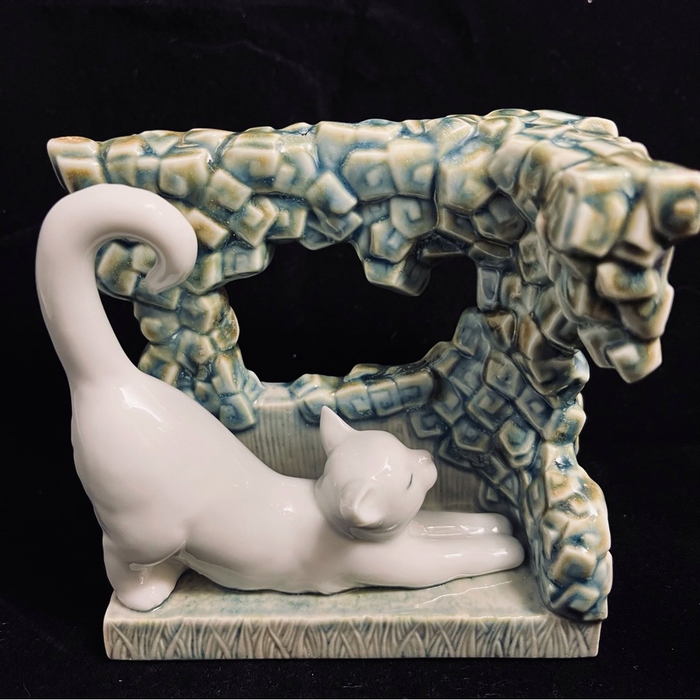 Lladro “Kitten-Natural Frames”-(New in Box)-Retired